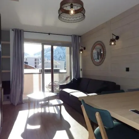 Apartment Les Deux Alpes, 2 Pieces, 6 Personnes - Fr-1-546-12
